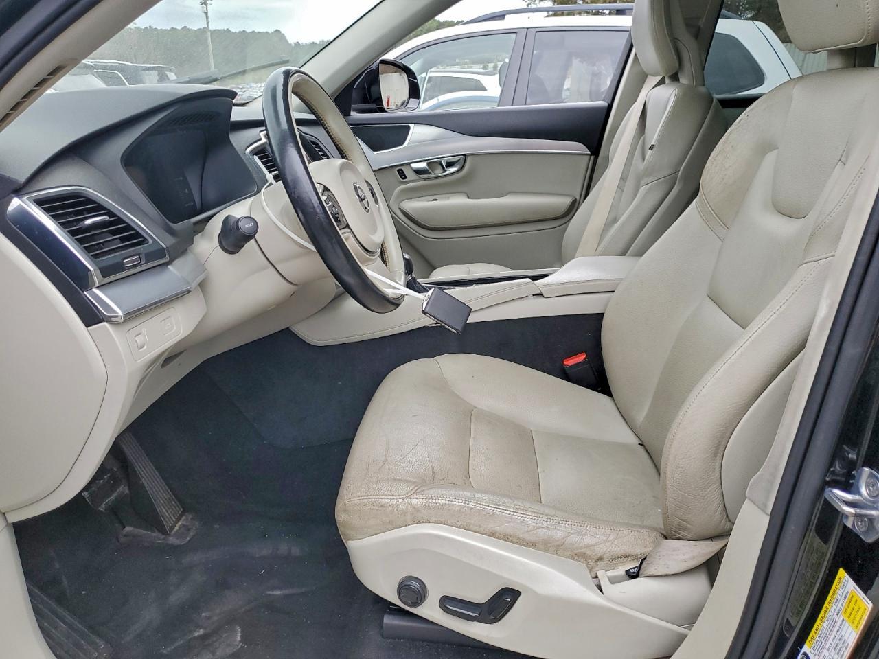 2017 VOLVO XC90