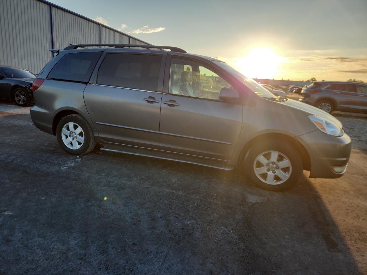 2005 TOYOTA SIENNA