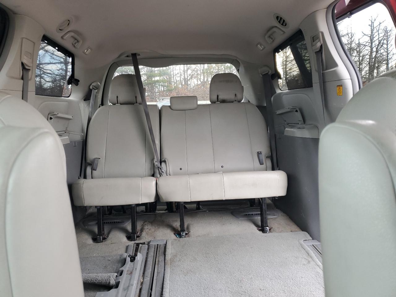 2011 TOYOTA SIENNA