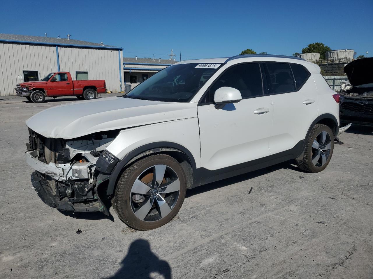 2022 VOLVO XC40