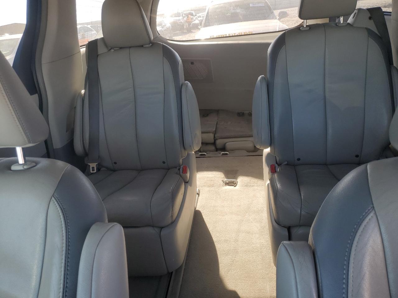 2012 TOYOTA SIENNA