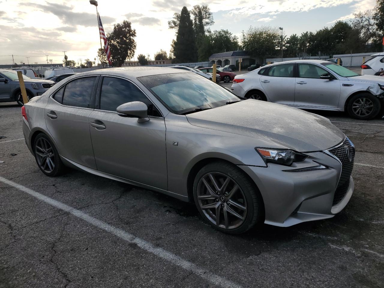 2016 LEXUS IS 200t