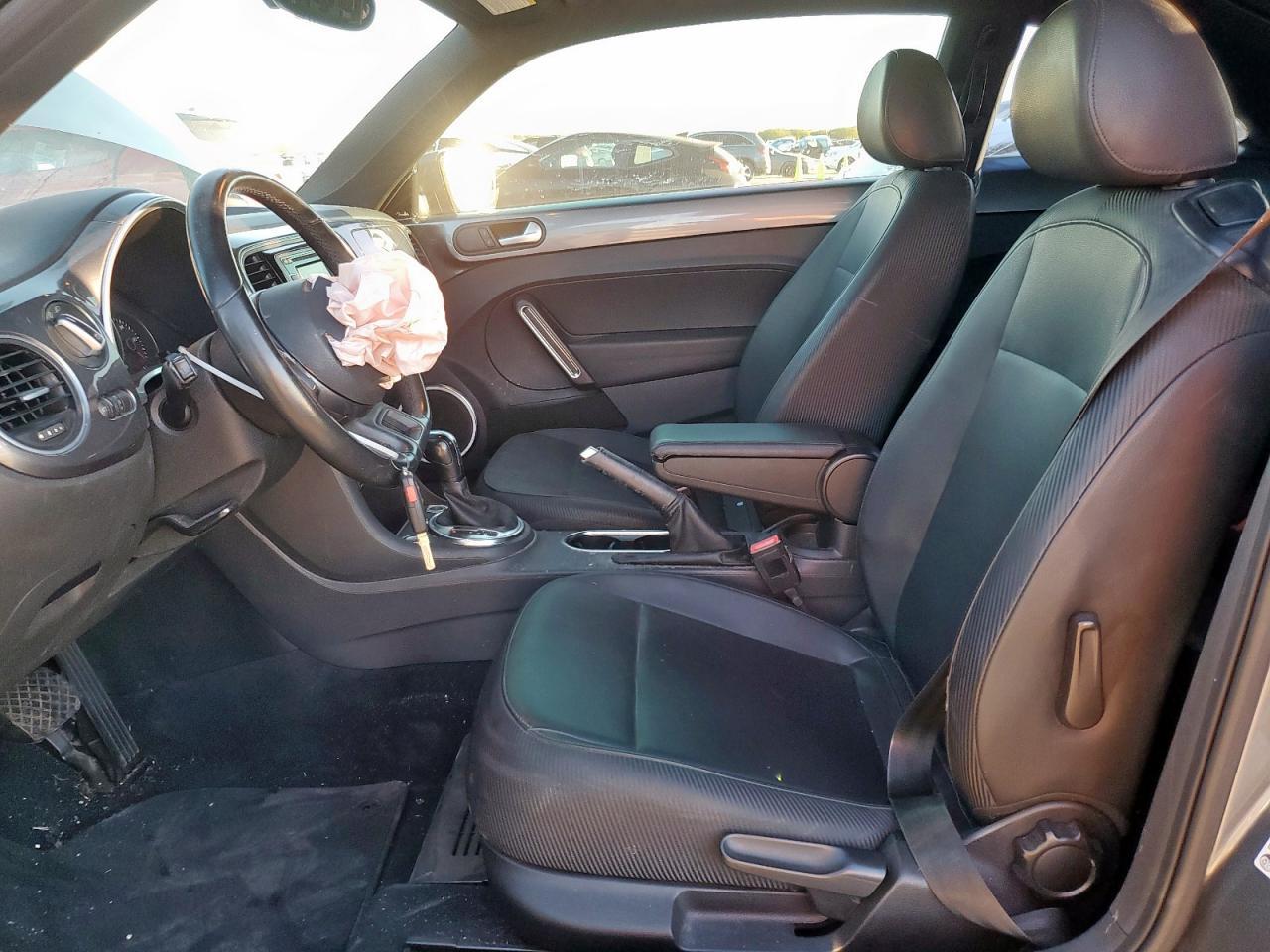 2012 VOLKSWAGEN Beetle