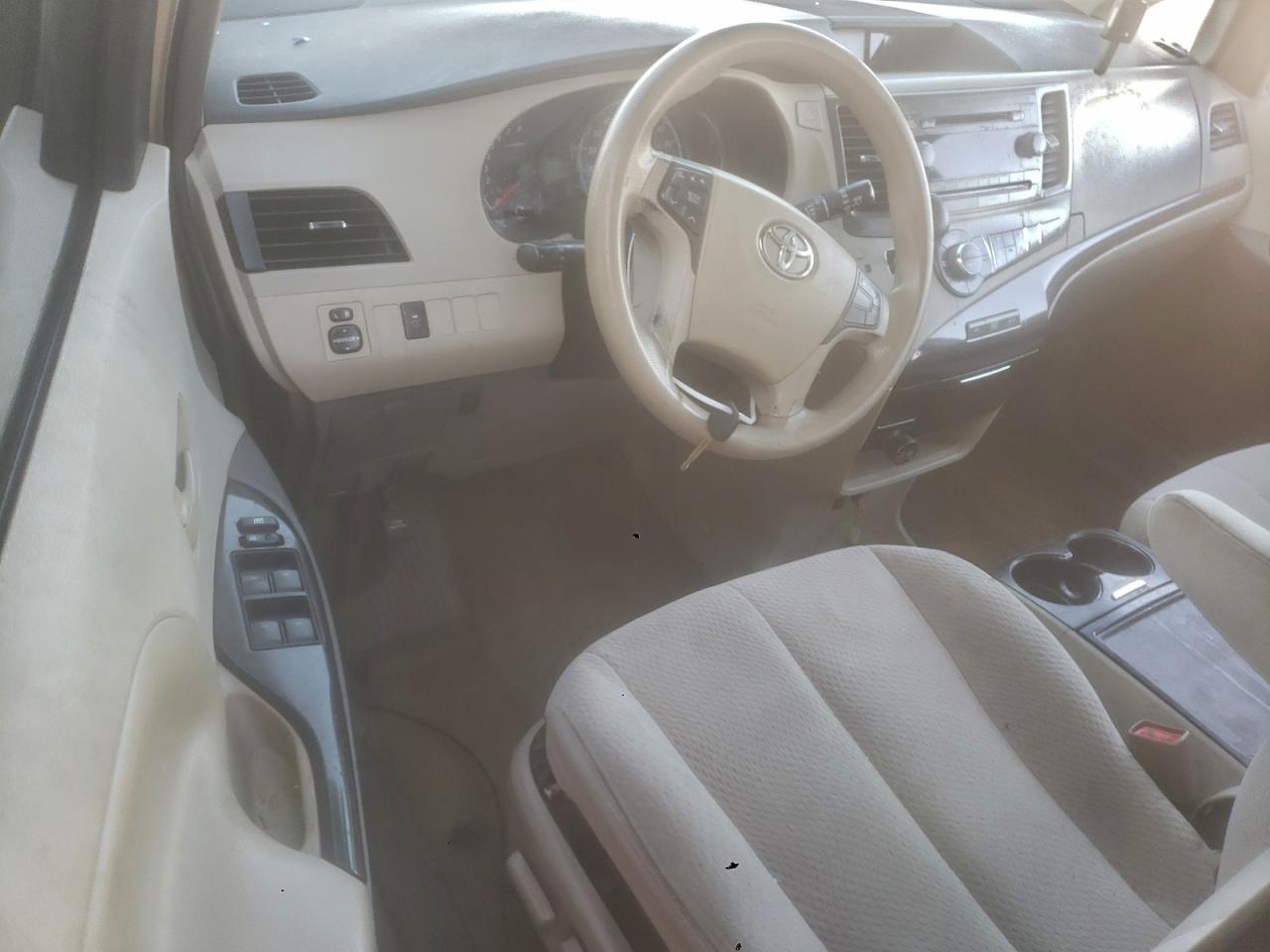 2013 TOYOTA SIENNA