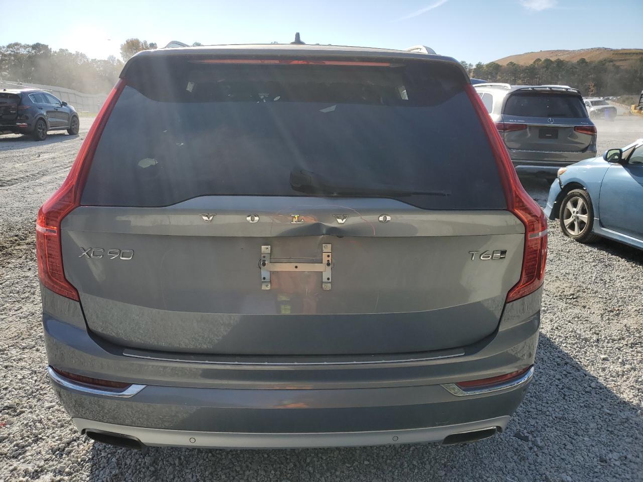 2017 VOLVO XC90
