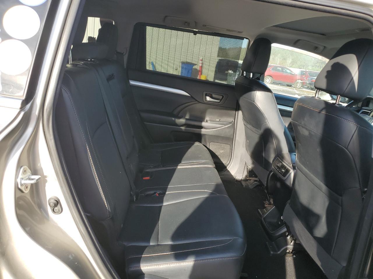 2016 TOYOTA HIGHLANDER