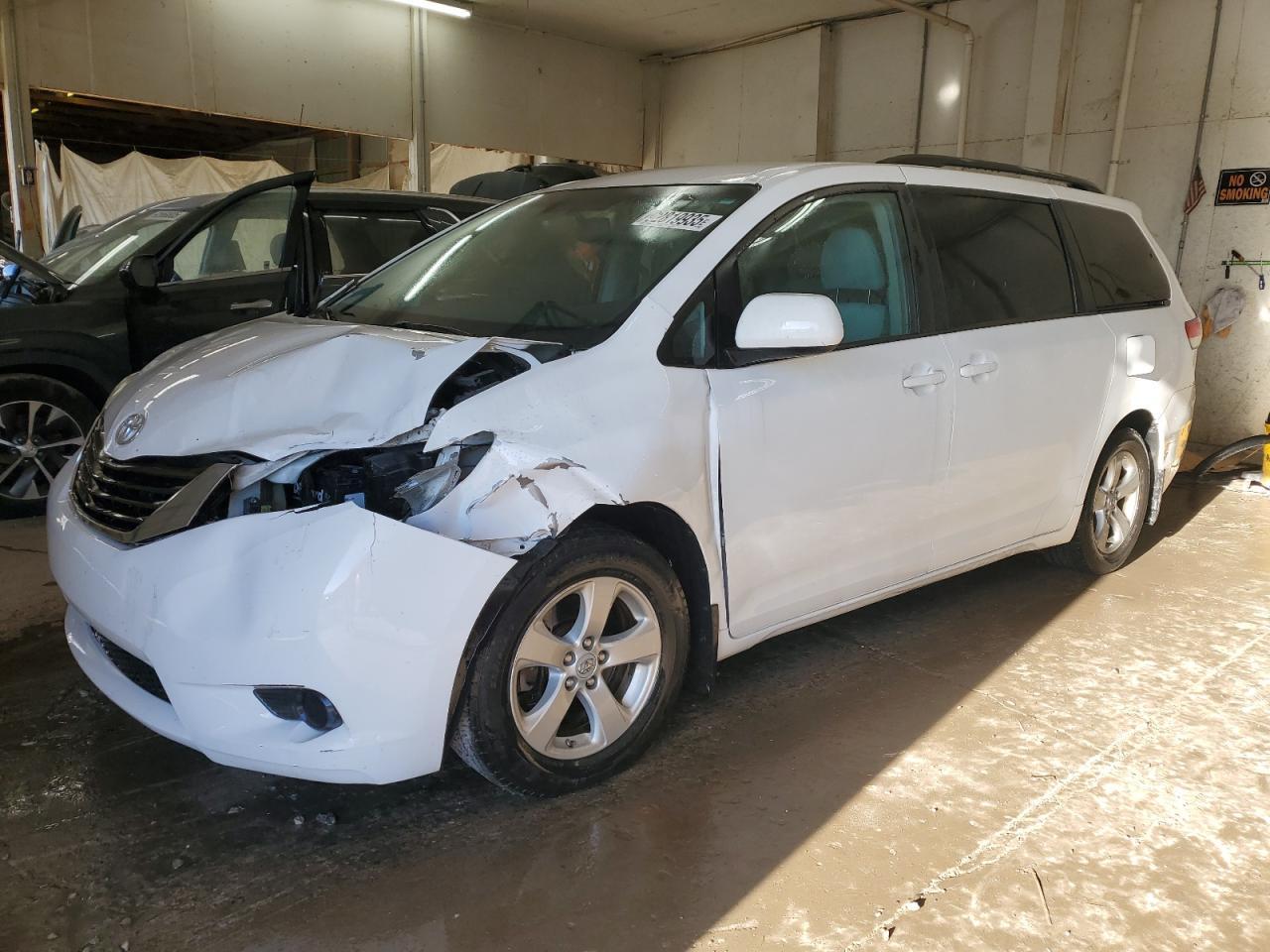 2012 TOYOTA SIENNA