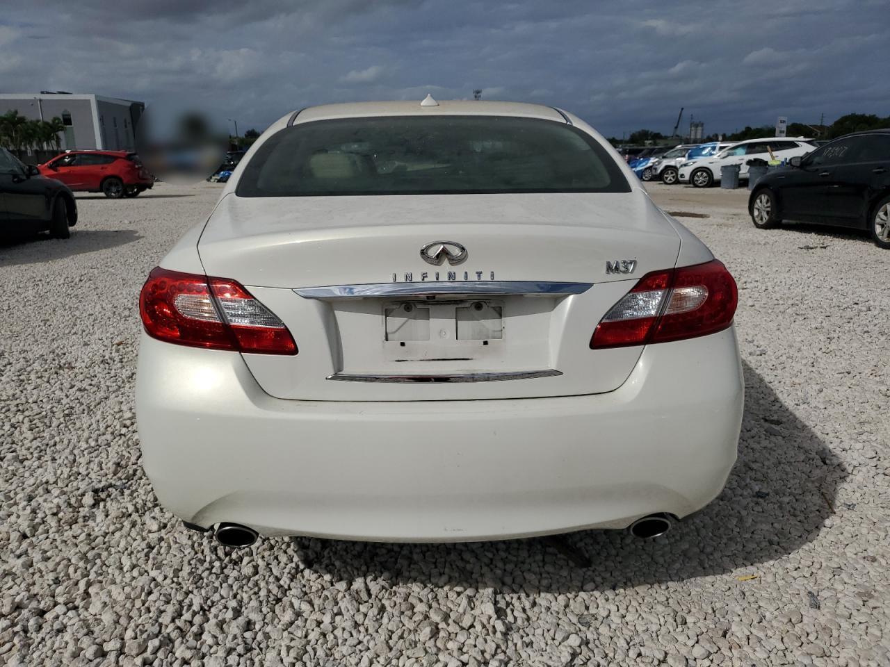 2012 INFINITI M37