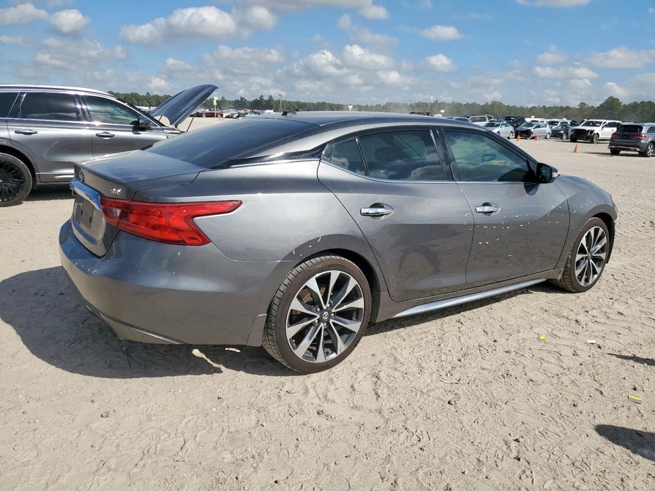 2017 NISSAN Maxima