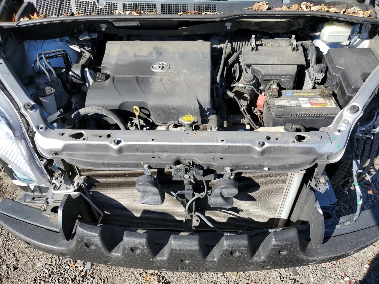 2014 TOYOTA SIENNA
