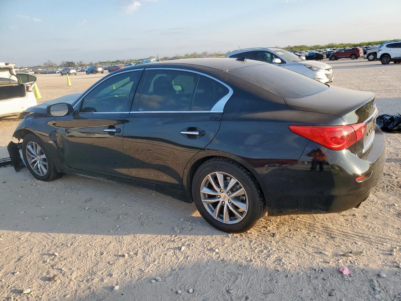 2016 INFINITI Q50