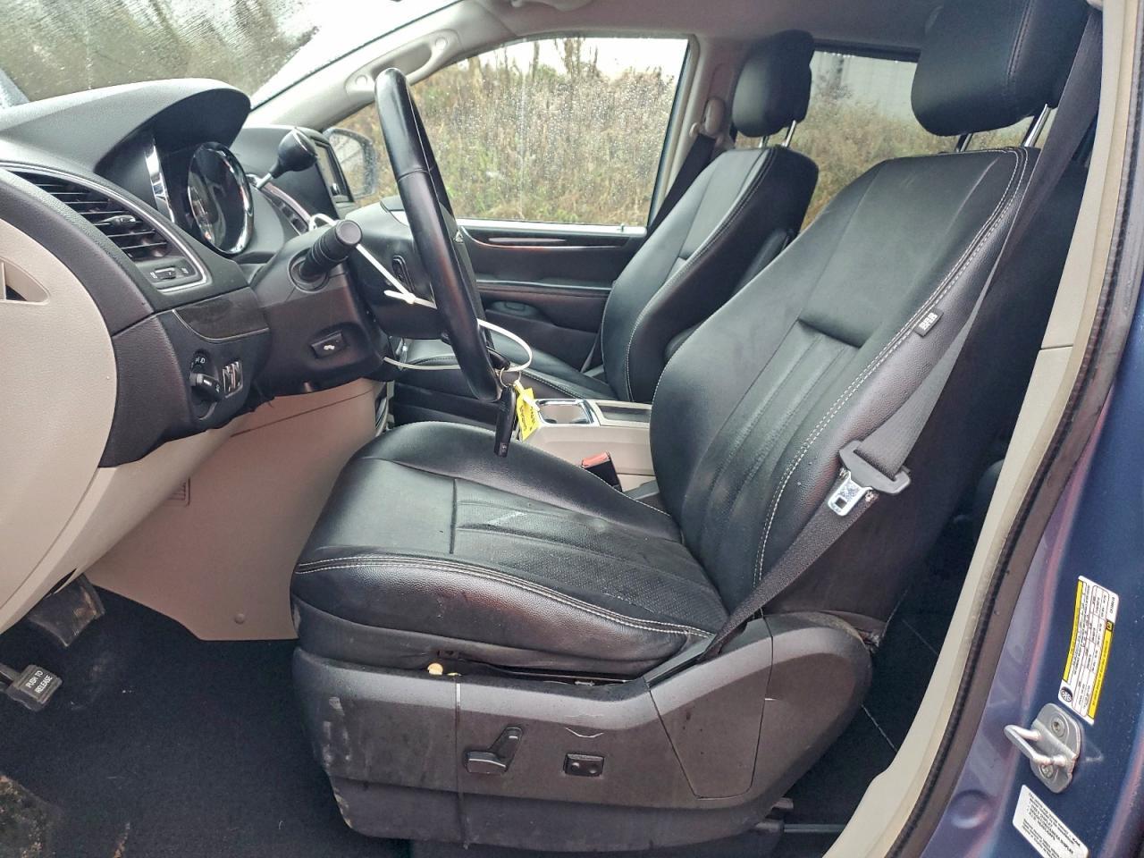 2012 CHRYSLER Town & Country