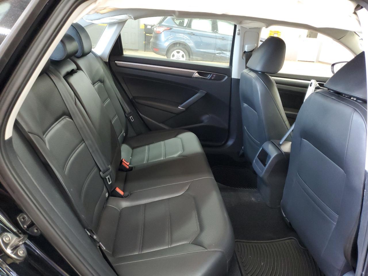 2016 VOLKSWAGEN Passat
