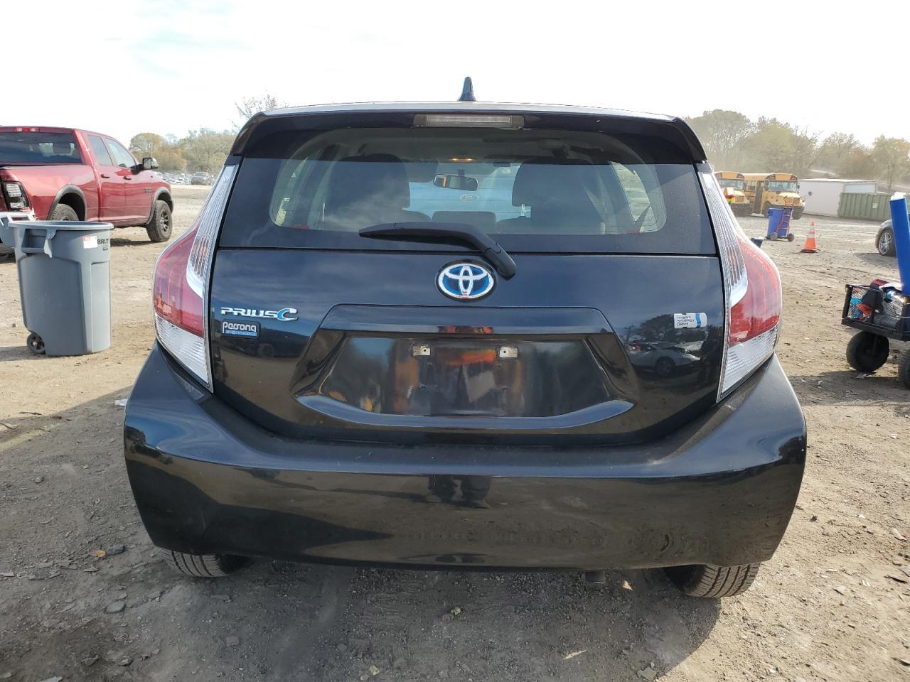 2016 TOYOTA Prius c