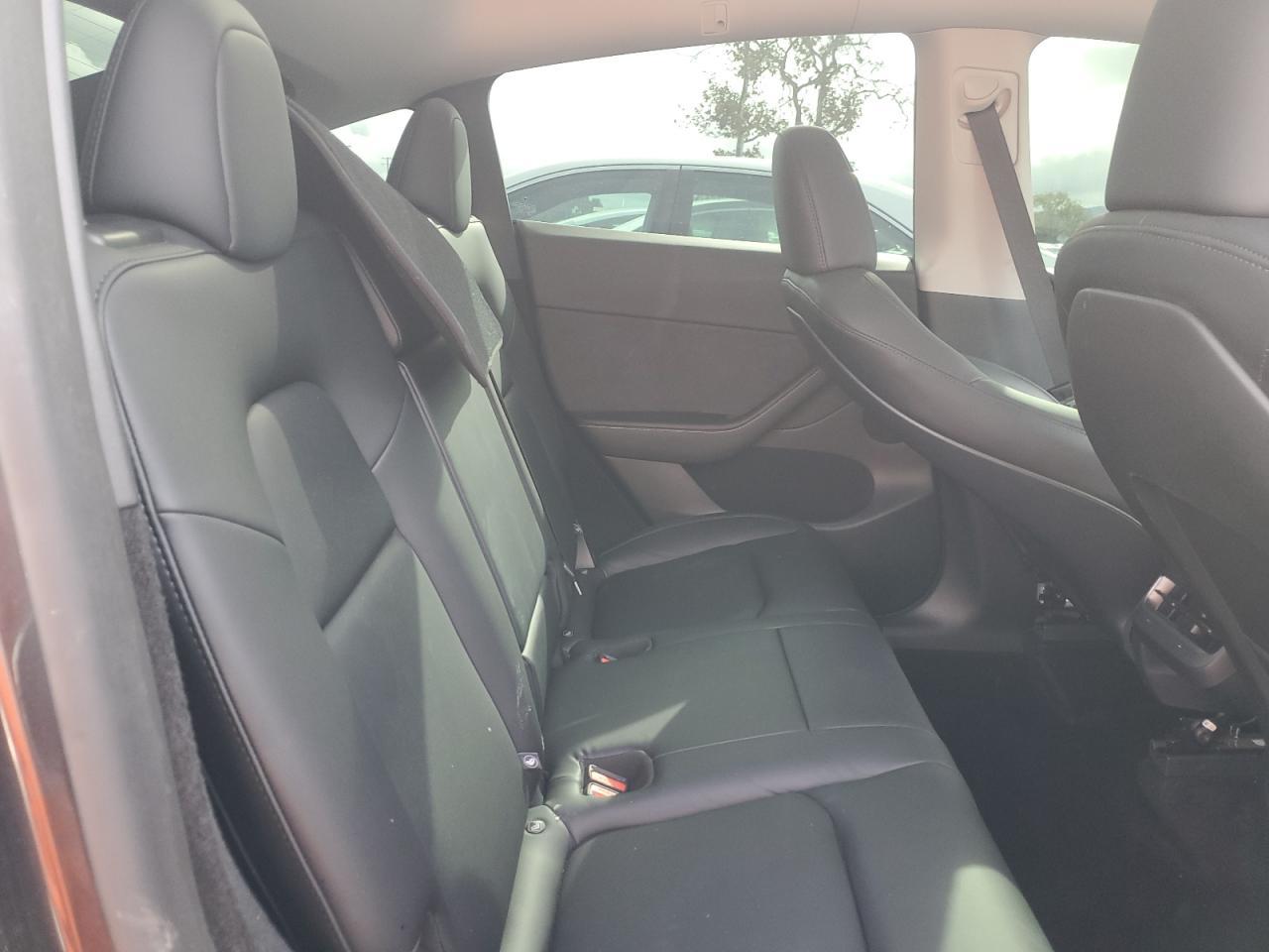 2025 TESLA MODEL Y