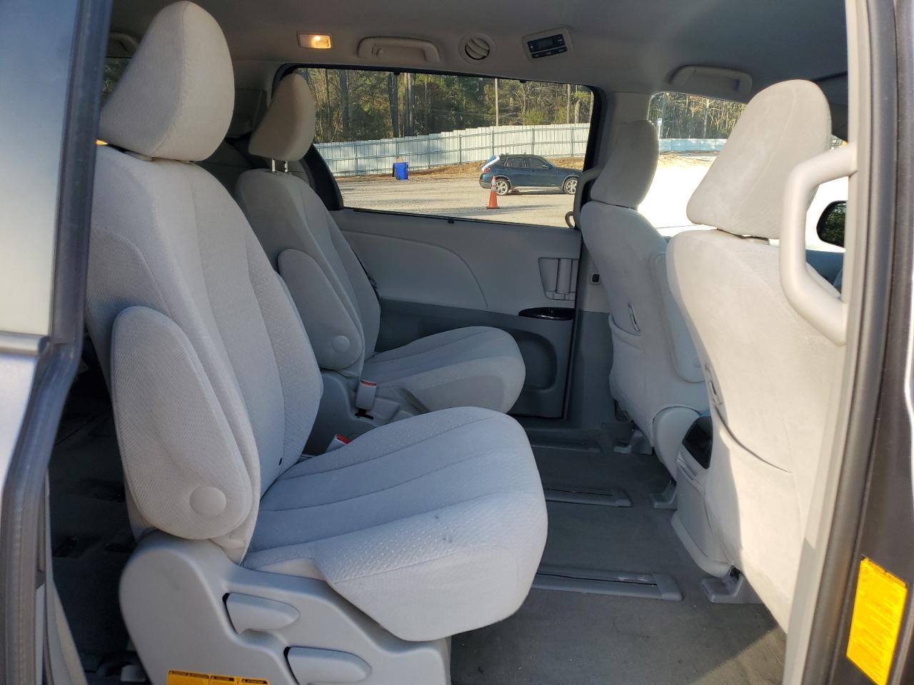 2013 TOYOTA SIENNA