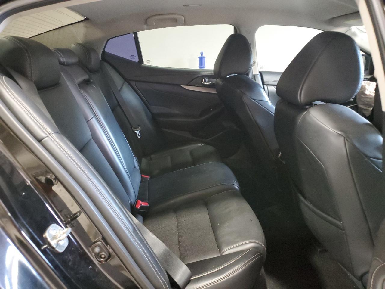 2016 NISSAN Maxima