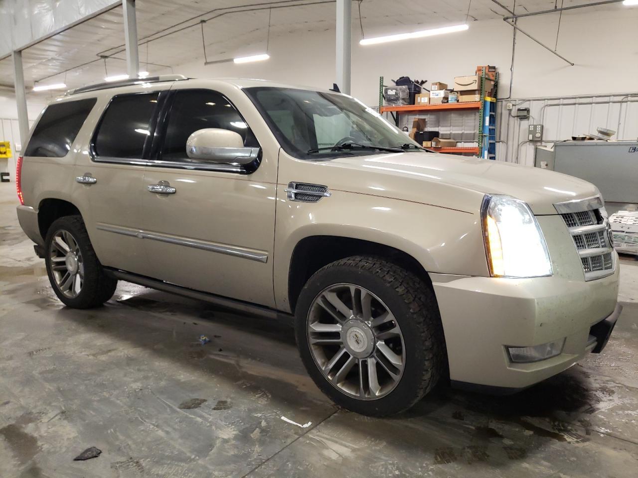 2011 CADILLAC ESCALADE