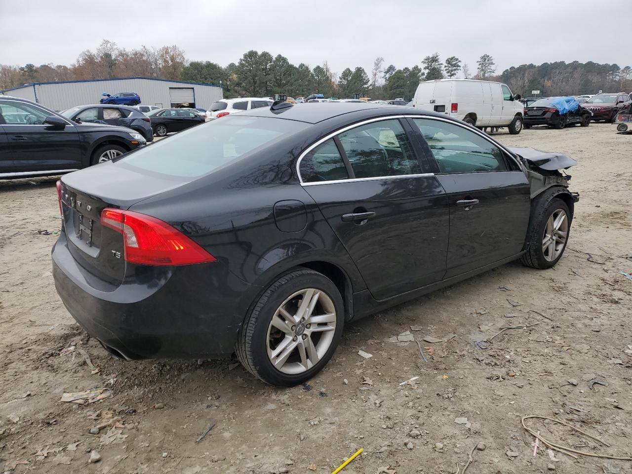 2015 VOLVO S60