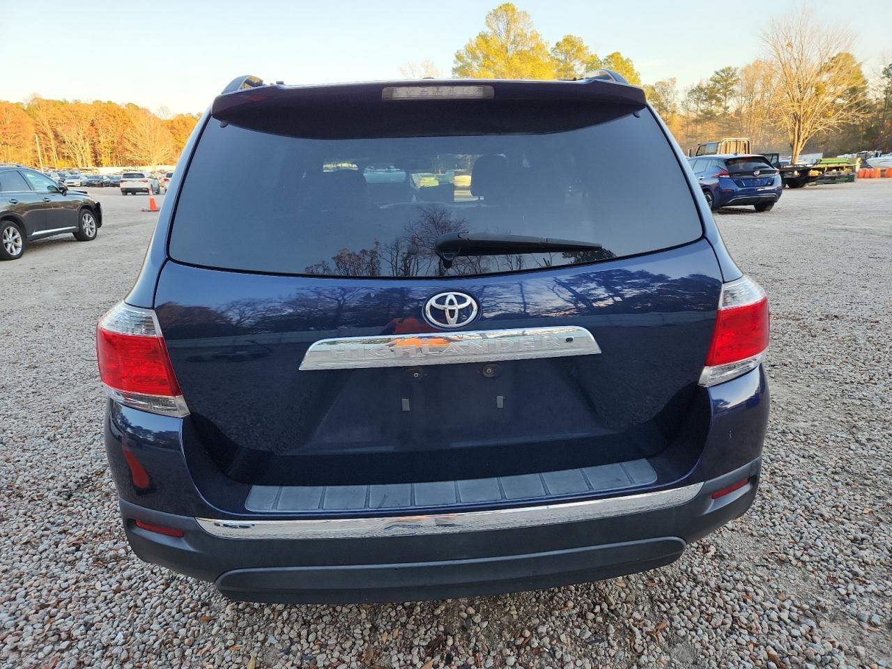 2011 TOYOTA HIGHLANDER