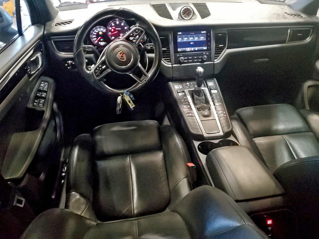 2017 PORSCHE Macan
