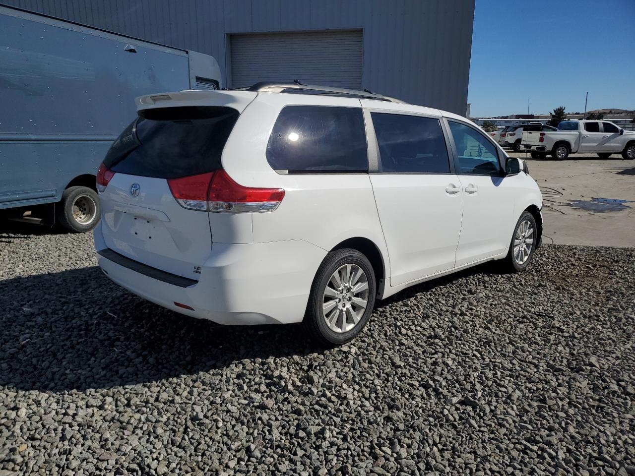 2013 TOYOTA SIENNA