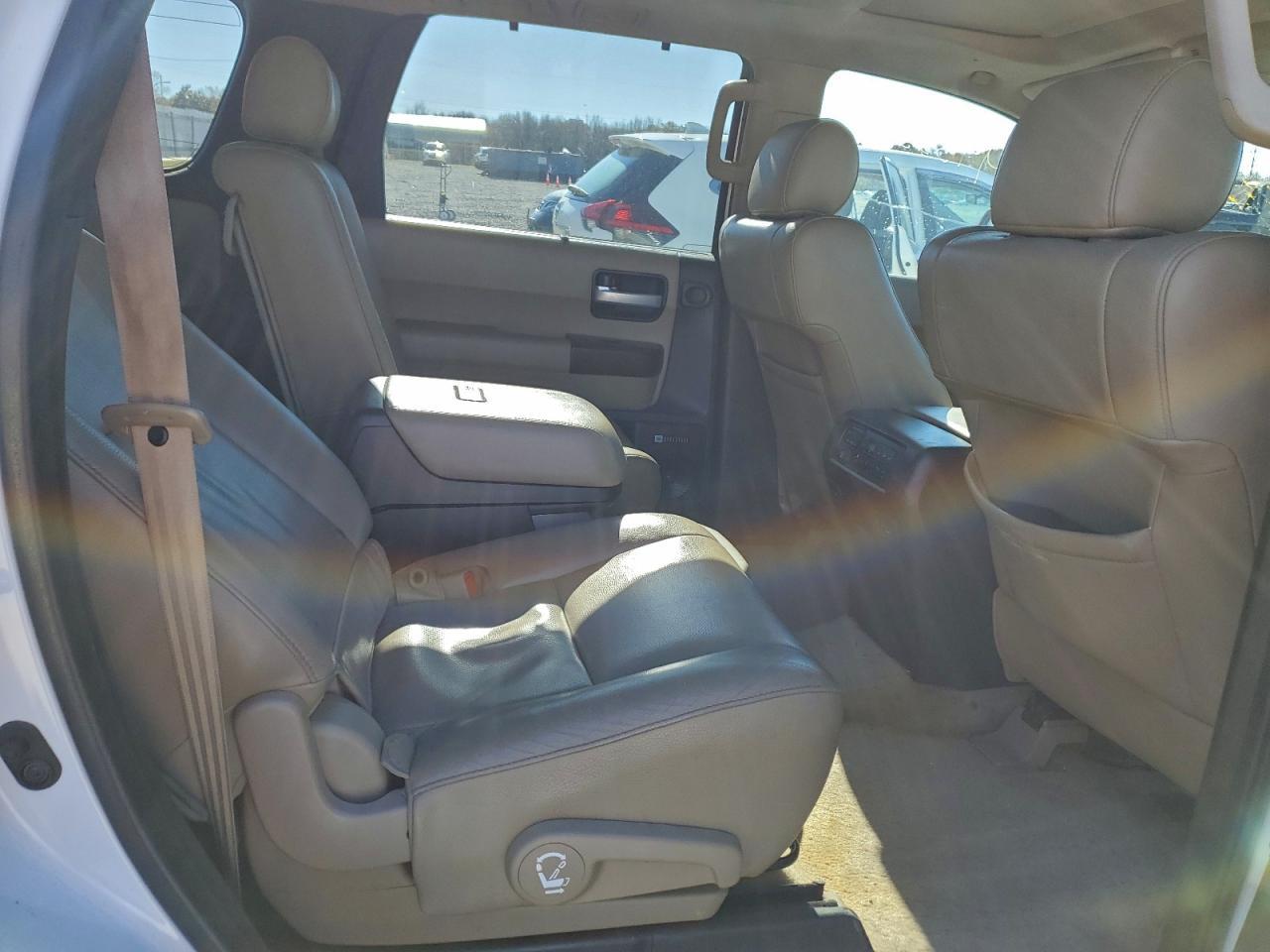 2011 TOYOTA Sequoia
