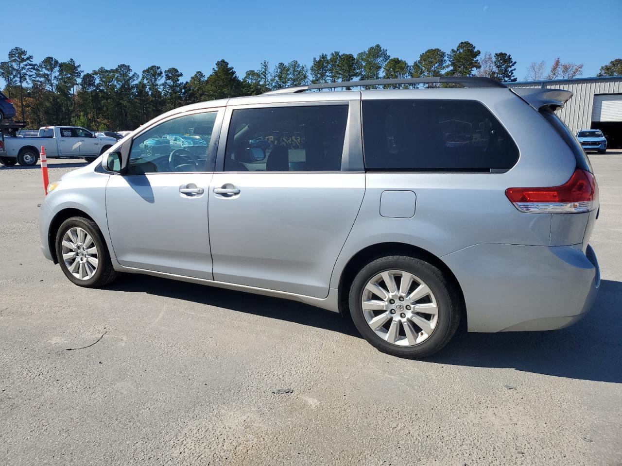 2014 TOYOTA SIENNA