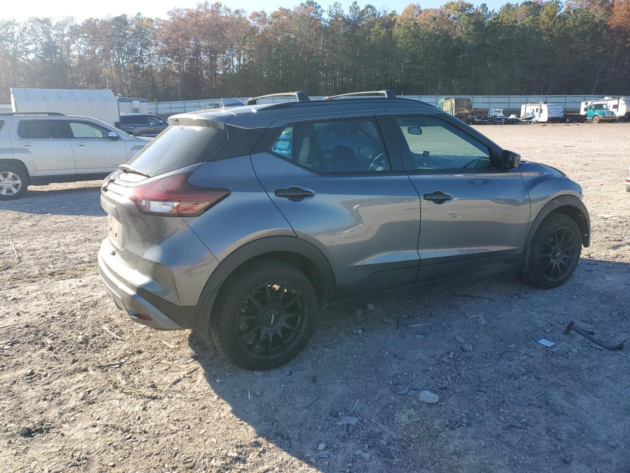 2024 NISSAN KICKS