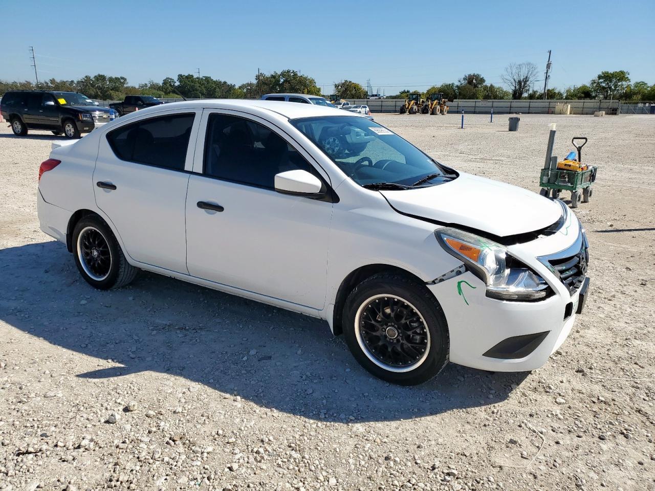 2016 NISSAN VERSA