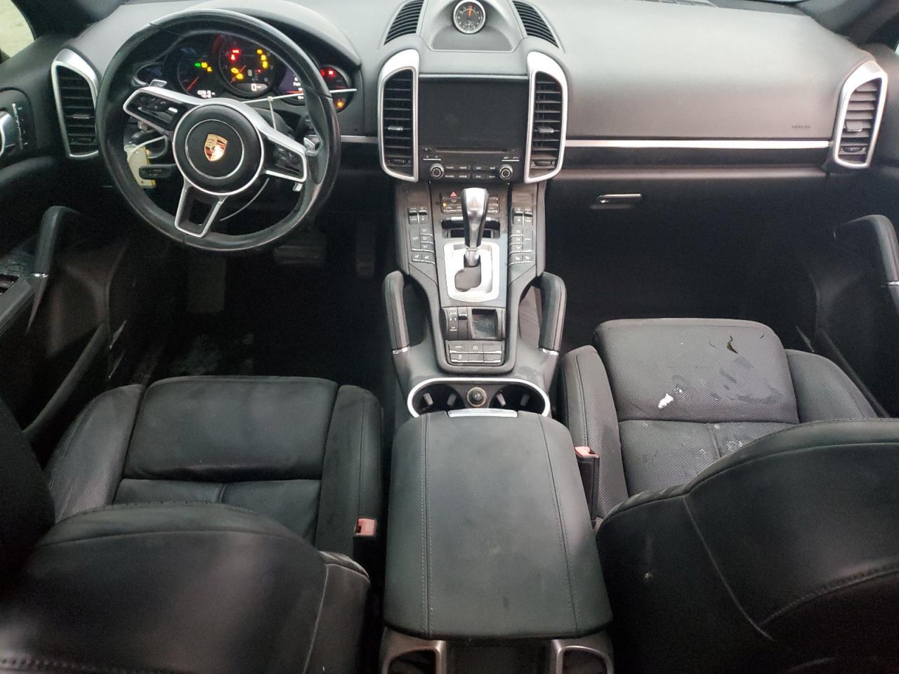 2017 PORSCHE CAYENNE