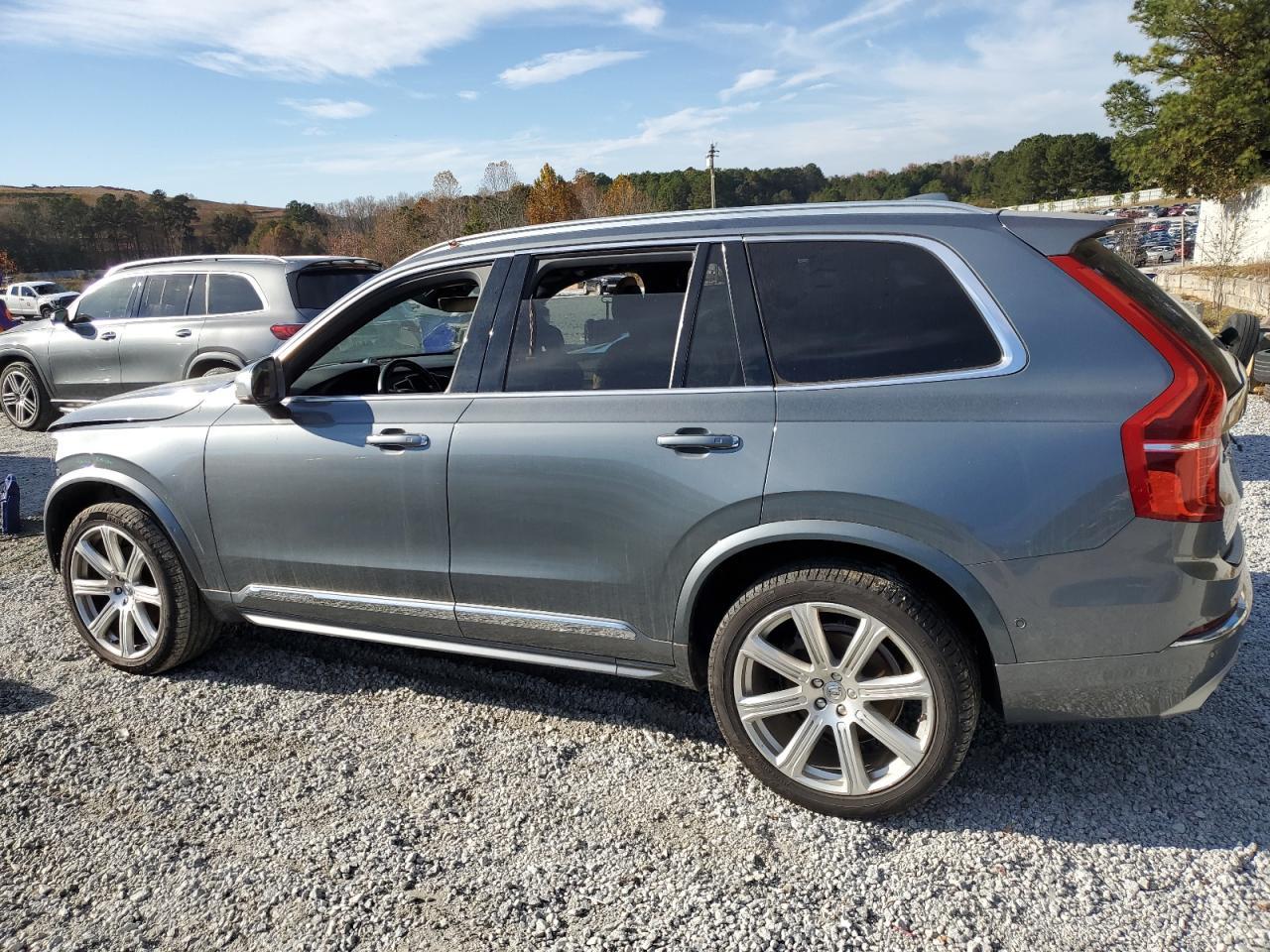 2017 VOLVO XC90