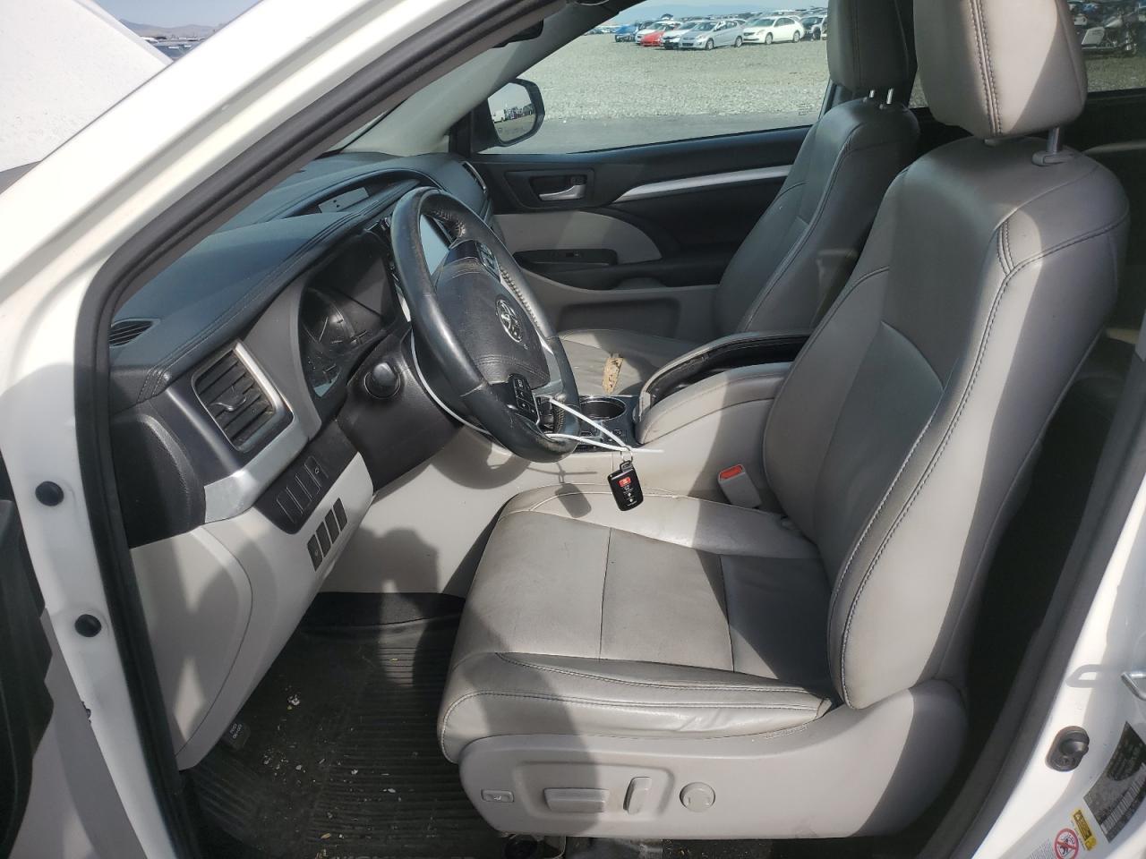 2016 TOYOTA HIGHLANDER