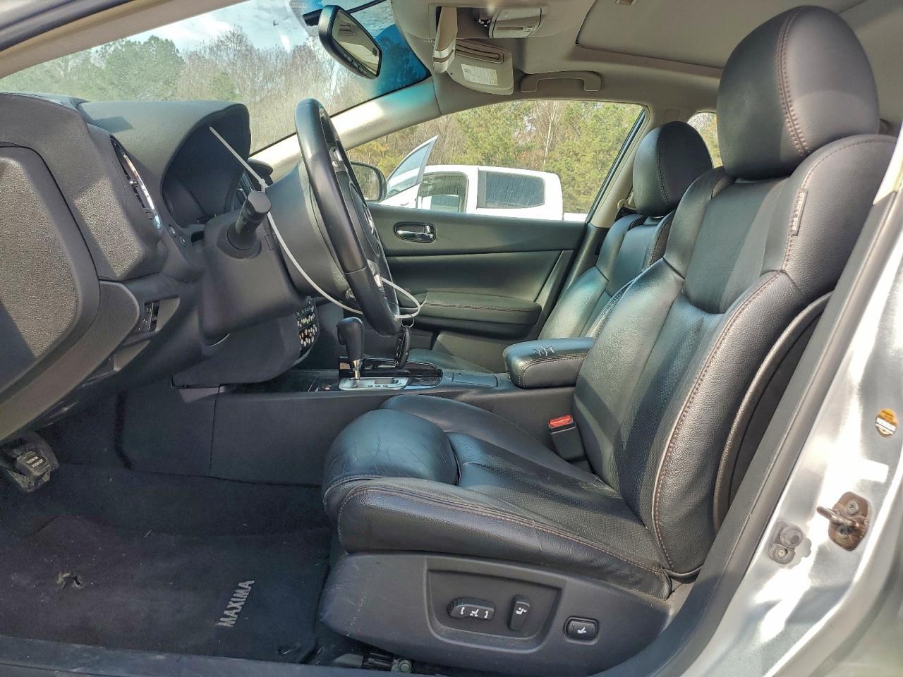 2010 NISSAN Maxima