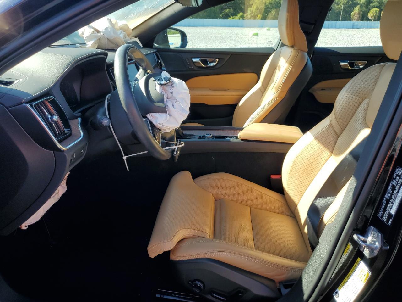 2020 VOLVO V60