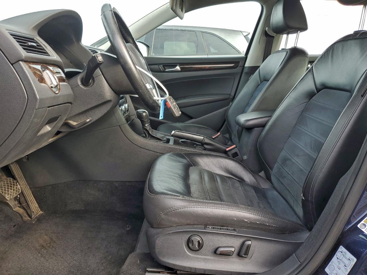 2014 VOLKSWAGEN Passat