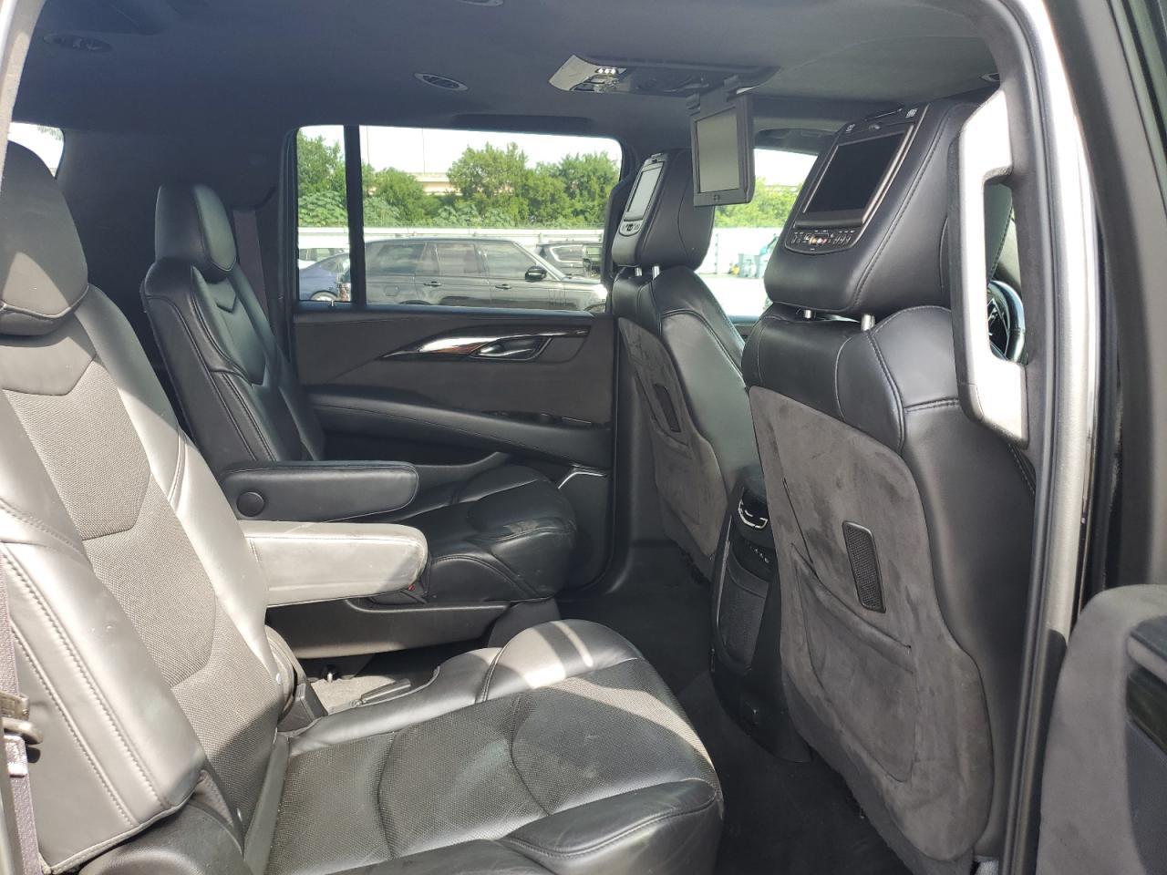 2017 CADILLAC Escalade ESV