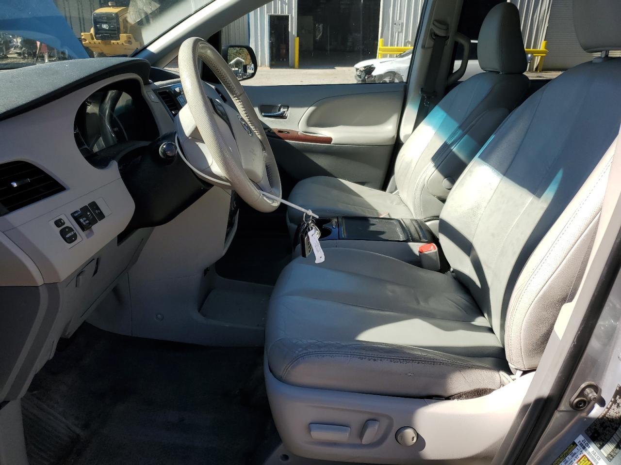 2012 TOYOTA SIENNA