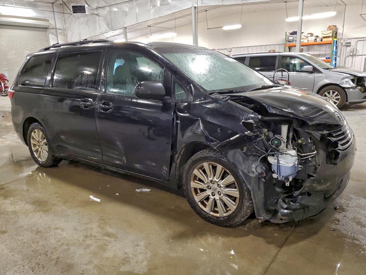 2017 TOYOTA SIENNA