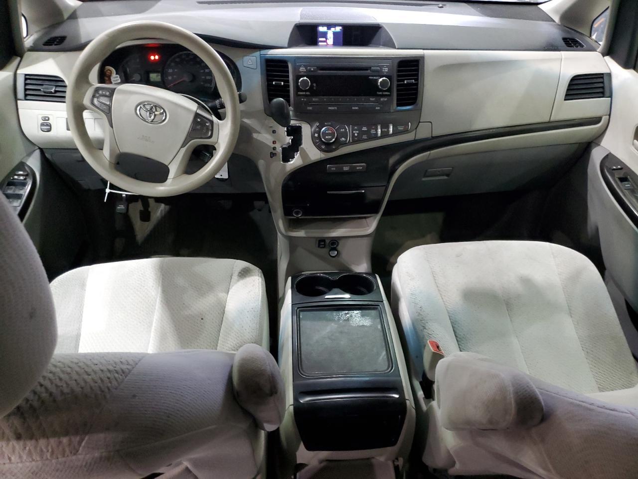 2014 TOYOTA SIENNA