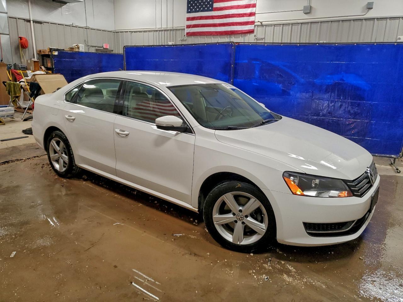 2014 VOLKSWAGEN Passat