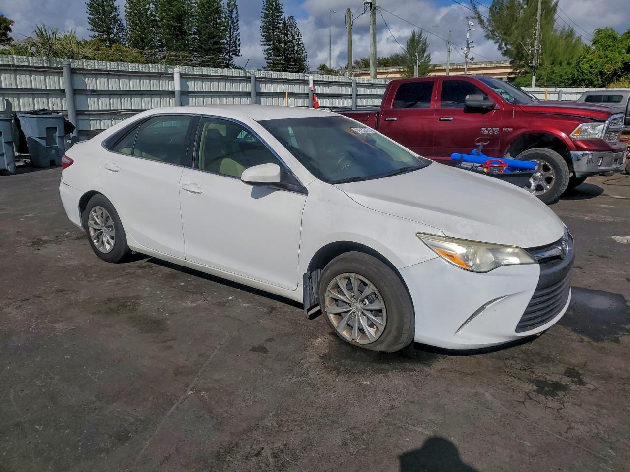 2016 TOYOTA CAMRY