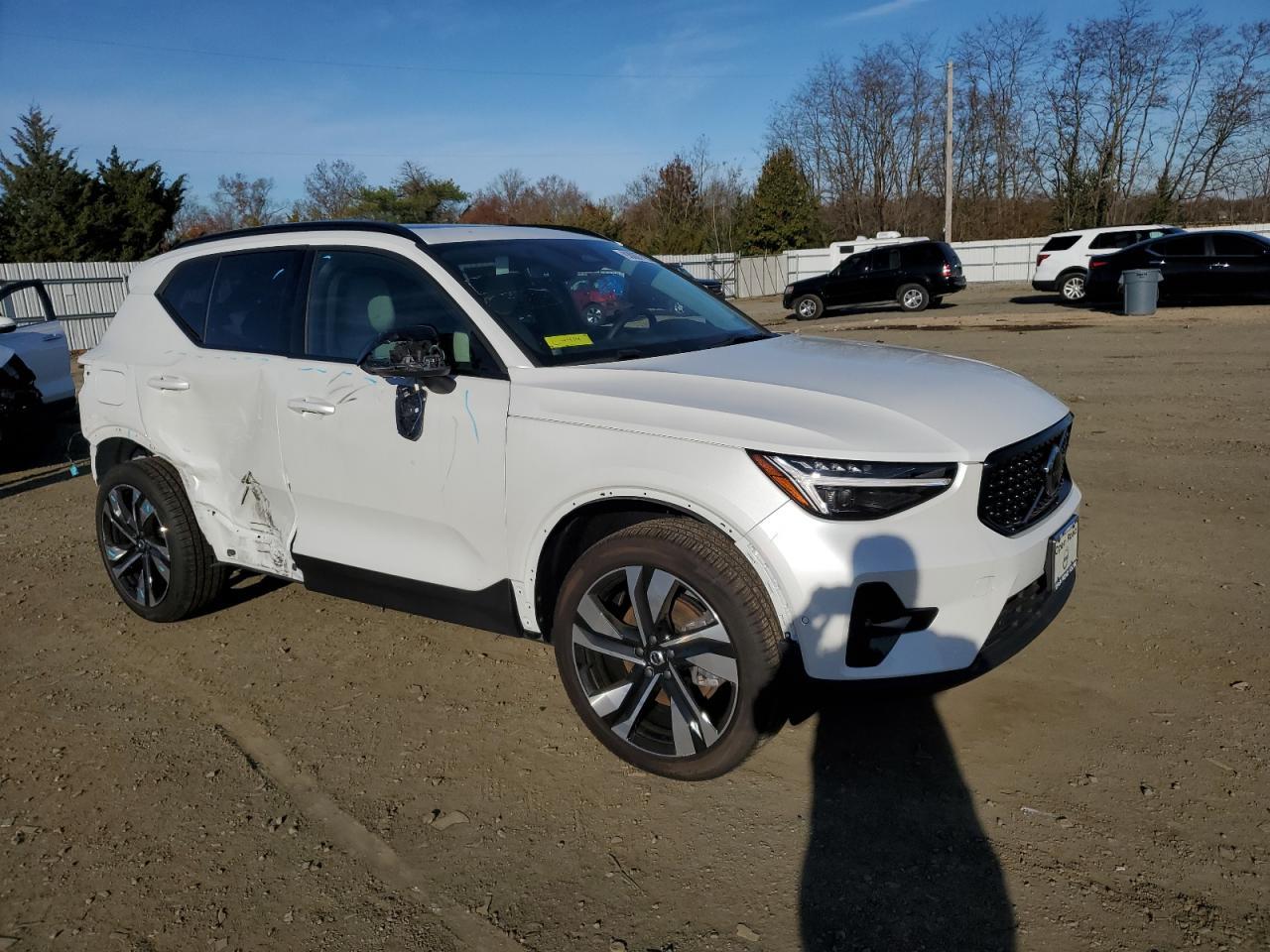 2025 VOLVO XC40