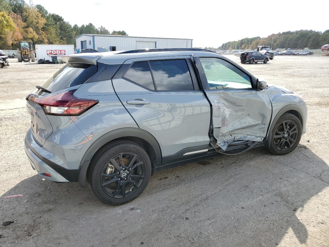 2022 NISSAN KICKS