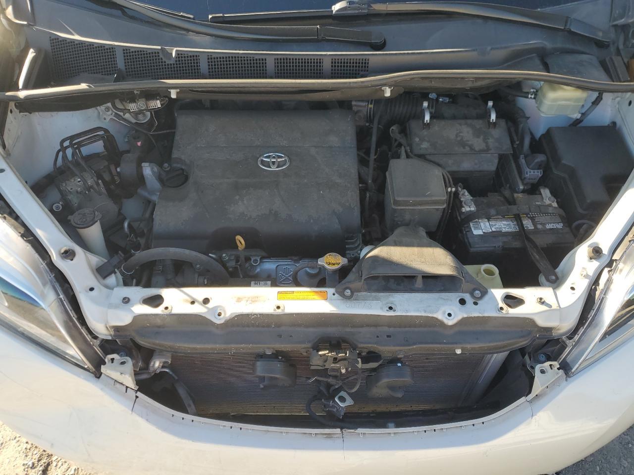 2016 TOYOTA SIENNA