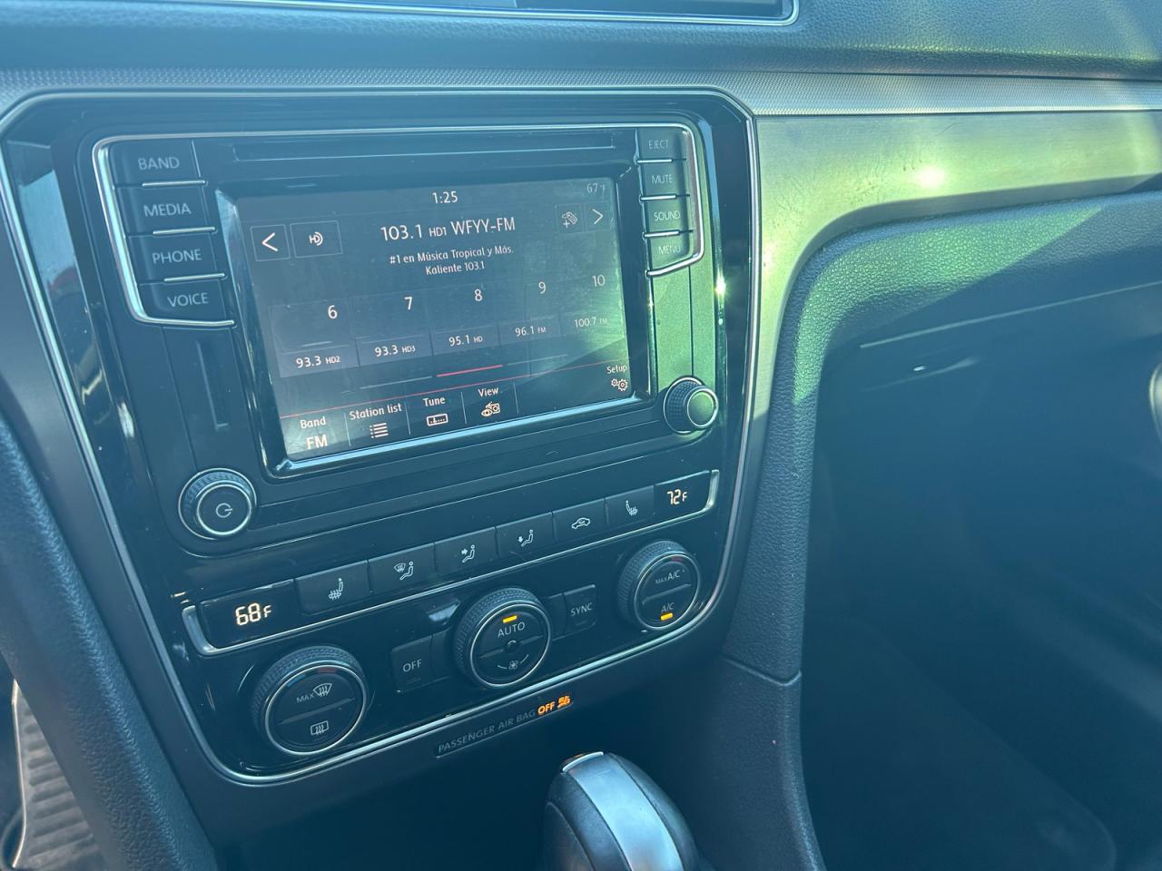 2017 VOLKSWAGEN Passat