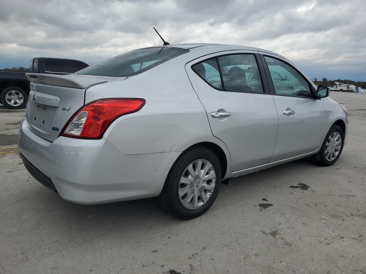 2015 NISSAN VERSA