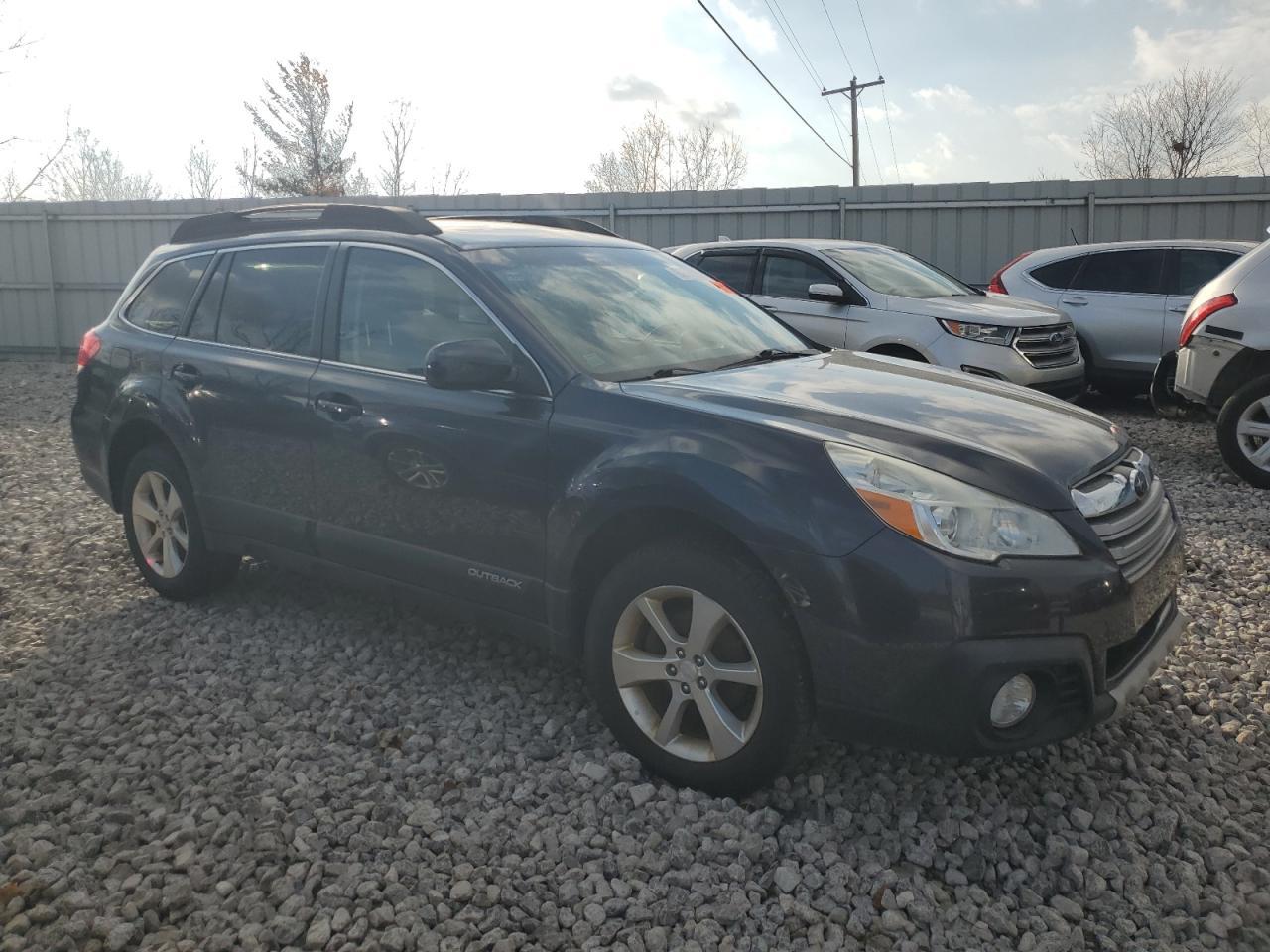 2013 SUBARU Outback
