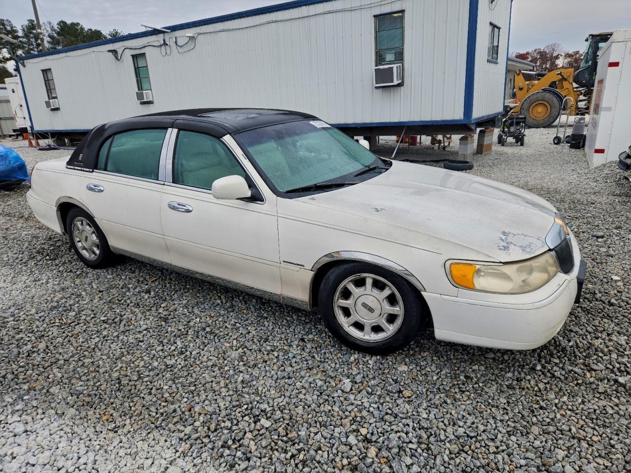 2000 LINCOLN Town Car