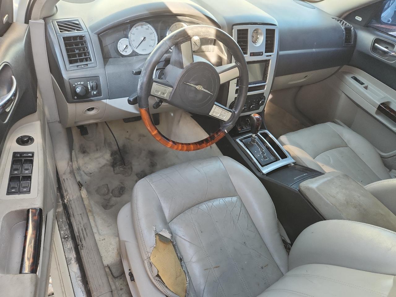2005 CHRYSLER 300